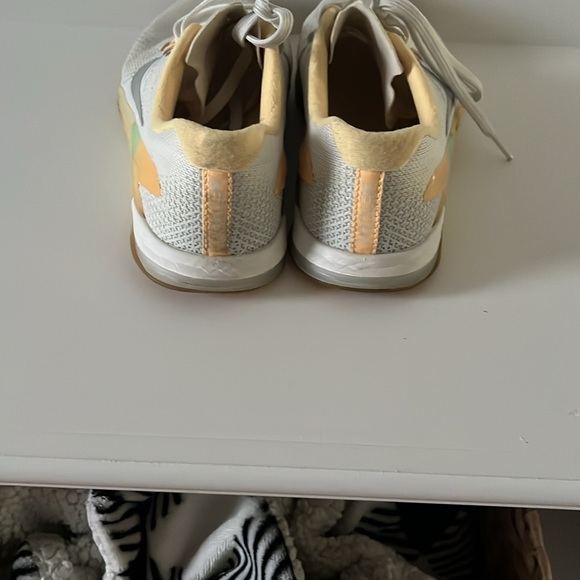 Nike Metcons - Picture 3 of 4